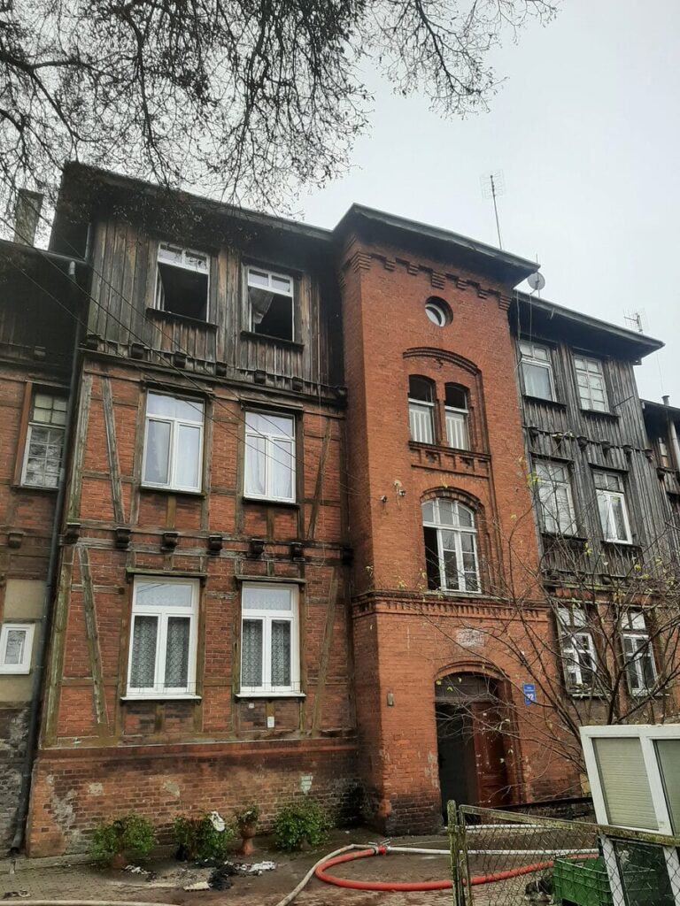 Pożar butli z gazem w budynku przy ulicy Garnizonowej w Ostródzie 5 Pożar Butli Z Gazem W Budynku Przy Ulicy Garnizonowej W Ostródzie