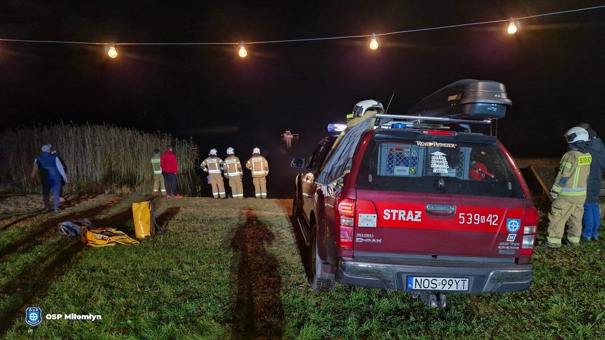 Utopione auto w jeziorze Bartężek. Kierowca źle zaparkował 1 Utopione Auto W Jeziorze Bartężek