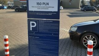 Kolejny płatny parking przy supermarkecie