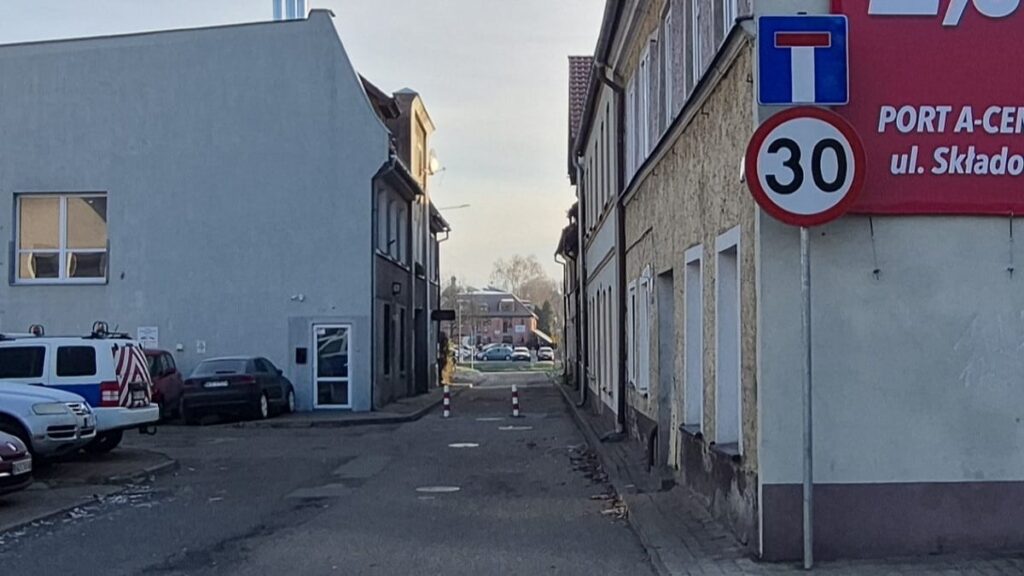 Ulica Reymonta w Ostródzie zaślepiona. "Za wąsko" 14 Ulica Reymonta w Ostródzie zaślepiona. "Za wąsko"