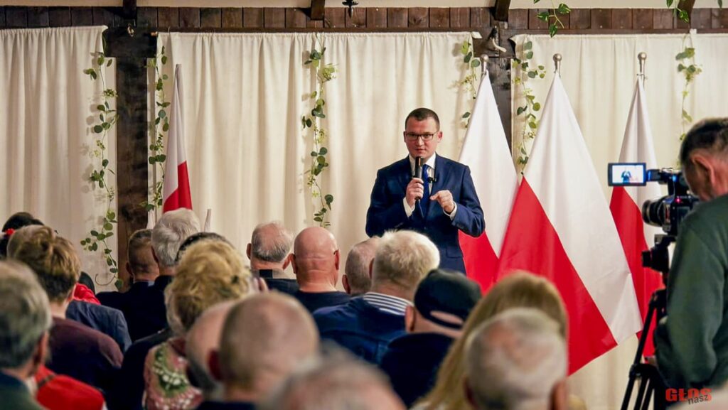 Paweł Szefernaker w Ostródzie: wypełniona sala na spotkaniu z szefem Gabinetu Prezydenta RP i posłem Andrzejem Śliwką 16 Szefarnaker w Ostrodzie