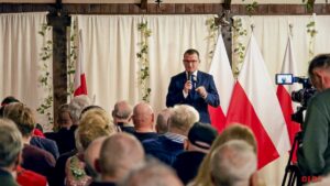 Paweł Szefernaker w Ostródzie: wypełniona sala na spotkaniu z szefem Gabinetu Prezydenta RP i posłem Andrzejem Śliwką 14 Szefarnaker W Ostrodzie