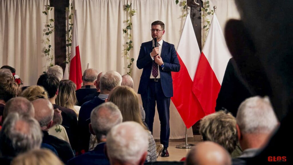 Paweł Szefernaker w Ostródzie: wypełniona sala na spotkaniu z szefem Gabinetu Prezydenta RP i posłem Andrzejem Śliwką 3 Szefernaker I Sliwka W Ostródzie