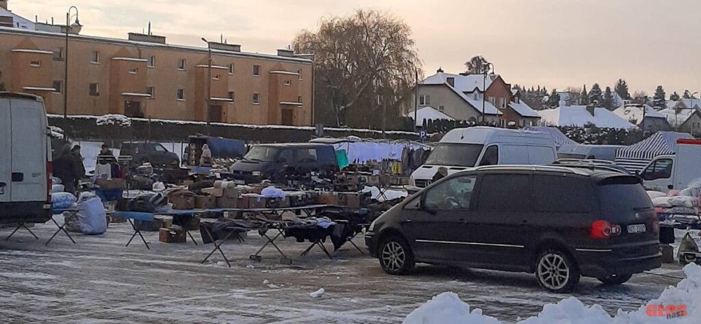 Ostróda: Handlujący dalej „pod chmurką” – co dalej z targowiskiem? 5 Targowisko Miejskie W Ostródzie