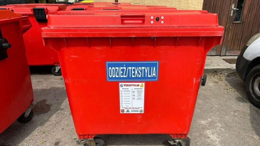 Tekstylia w Ostródzie - czeka nas rewolucja! Czerwone pojemniki znikną z ulic 14 Tekstylia w Ostródzie - czeka nas rewolucja! Czerwone pojemniki znikną z ulic