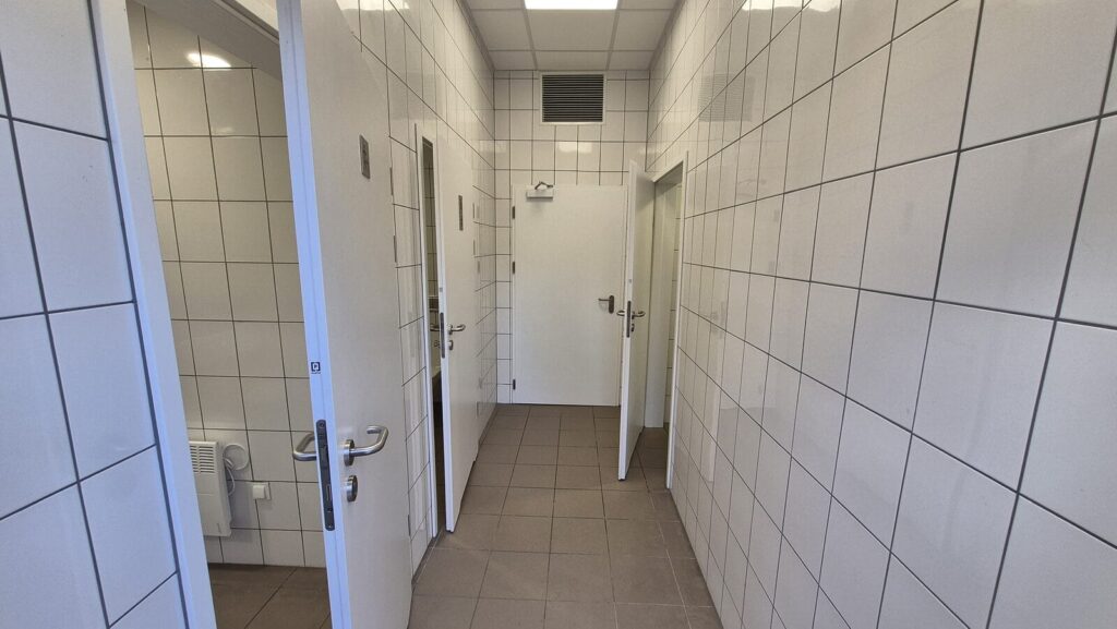 Toaleta Z Nazwy Publiczna - Jak Skorzystać W Port A-Centrum W Ostródzie!?