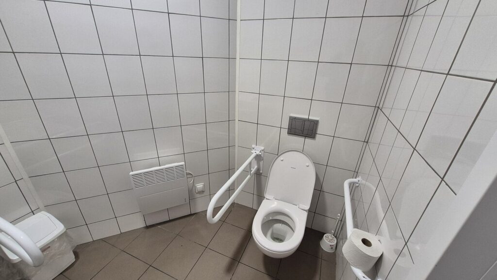 Toaleta Z Nazwy Publiczna - Jak Skorzystać W Port A-Centrum W Ostródzie!?