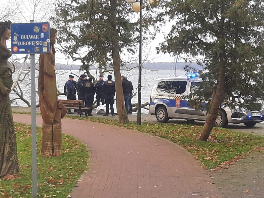 Ciało mężczyzny w ujściu Drwęcy. Makabryczne odkrycie przy jeziorze Drwęckim w Ostródzie 4 Ciało Mężczyzny W Ujściu Drwęcy