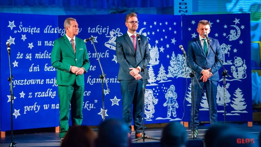 Wigilia i Pchli Targ w Ostródzie. Świątecznie w hali sportowej 16 Wigilia i Pchli Targ w Ostródzie. Świątecznie w hali sportowej