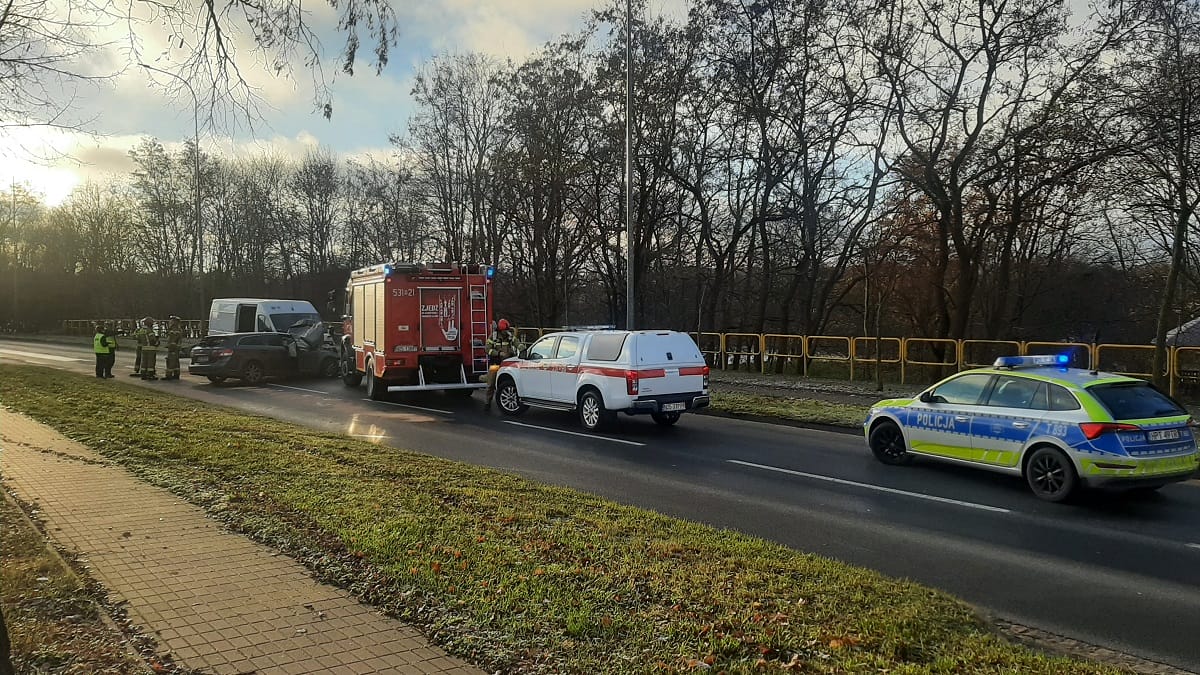 Poranny wypadek w Ostródzie. Czołowe zderzenie na ulicy Grunwaldzkiej 1 Poranny Wypadek W Ostródzie. Czołowe Zderzenie Na Ulicy Grunwaldzkiej