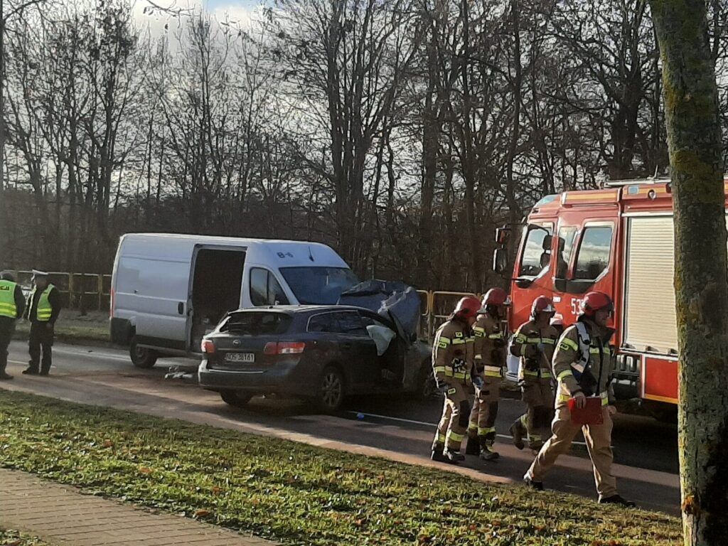 Poranny Wypadek W Ostródzie. Czołowe Zderzenie Na Ulicy Grunwaldzkiej