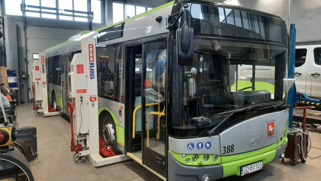 Zapasowy autobus dojechał do Ostródy. Prezes Wawrzyński uzupełnia flotę 4 Zapasowy Autobus Dojechał Do Ostródy. Prezes Wawrzyński Uzupełnia Flotę