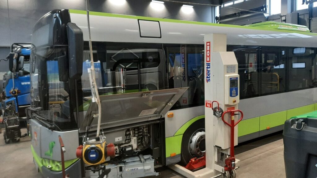 Zapasowy autobus dojechał do Ostródy. Prezes Wawrzyński uzupełnia flotę 6 Zapasowy Autobus Dojechał Do Ostródy. Prezes Wawrzyński Uzupełnia Flotę