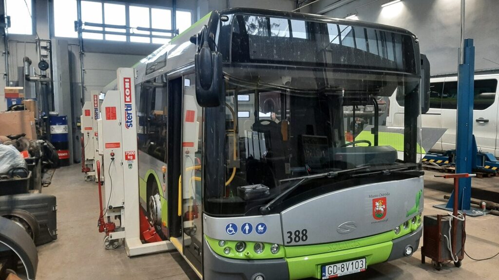 Zapasowy autobus dojechał do Ostródy. Prezes Wawrzyński uzupełnia flotę 5 Zapasowy Autobus Dojechał Do Ostródy. Prezes Wawrzyński Uzupełnia Flotę