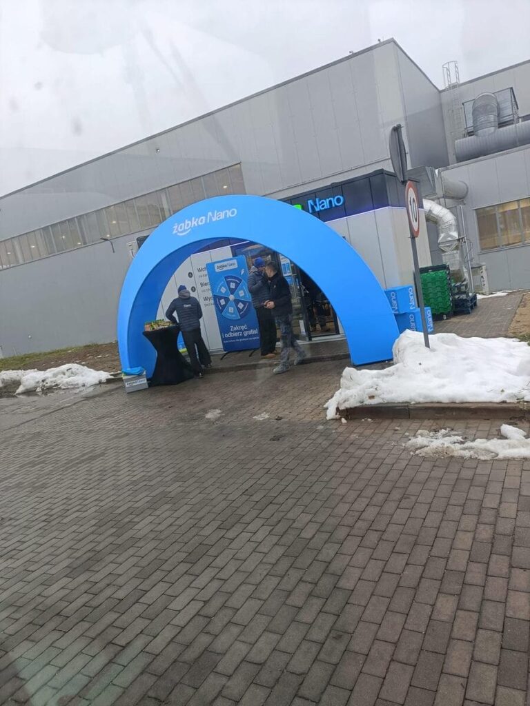 Nowość w Ostróda Yacht - pracownicy zrobią zakupy w Nano Żabce! 3 Nowość W Ostróda Yacht - Pracownicy Zrobią Zakupy W Nano Żabce!