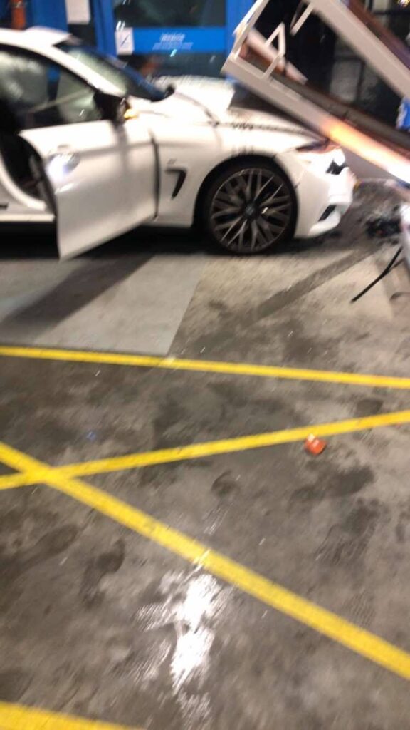 Driftujące BMW z BIG Ostróda do kupienia! 2 Drifter Wjechał W Castoramę. Policja Ukarała Młodego Kierowcę Bmw