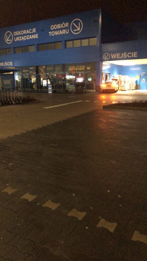 Driftujące BMW z BIG Ostróda do kupienia! 3 Drifter Wjechał W Castoramę. Policja Ukarała Młodego Kierowcę Bmw