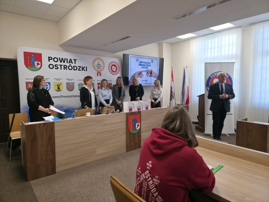 23. Powiatowa Olimpiada Wiedzy o HIV i AIDS 7 Dziś (02.12) Odbyła Się Kolejna, Już Xxiii Edycja Powiatowej Olimpiady Wiedzy O Hiv I Aids Dla Uczniów Szkół Ponadpodstawowych W Ramach Obchodów Światowego Dnia Aids. Organizatorem Wydarzenia Była Powiatowa Stacja Sanitarno-Epidemiologiczna W Ostródzie Pod Honorowym Patronatem Andrzeja Wiczkowskiego, Starosty Ostródzkiego.