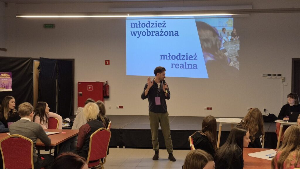 Szkolne Budżety Obywatelskie - na co wydać 2 tysiące złotych w swojej szkole? 4 Szkolne Budżety Obywatelskie - Na Co Wydać 2 Tysiące Złotych W Swojej Szkole?