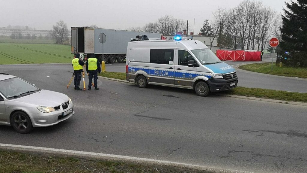 Śmiertelny wypadek w Lubawie - zderzenie osobówki z ciężarówką! 3 Śmiertelny Wypadek W Lubawie - Zderzenie Osobówki Z Ciężarówką!