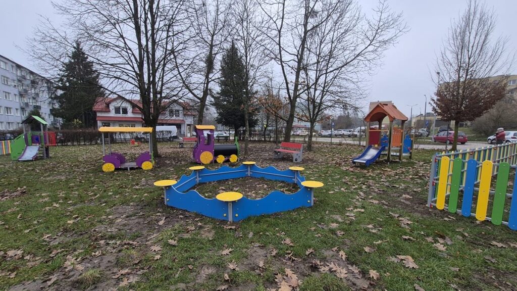 Nowy plac zabaw w Ostródzie. Skorzystają dzieci ze Żłobka i Przedszkola na Chrobrego 17 Nowy plac zabaw w Ostródzie. Skorzystają dzieci ze Żłobka na Chrobrego