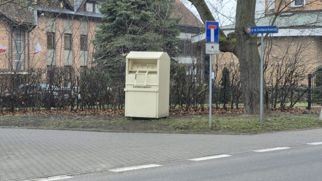 Pojemniki Pck Na Ubrania Znikają Z Ostródy