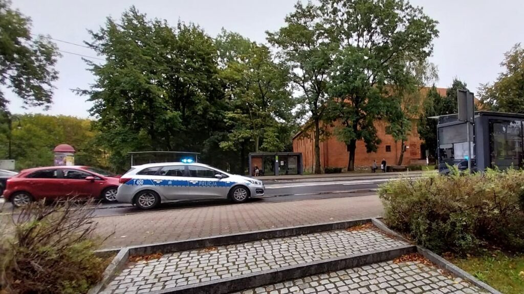 Ostróda: Wezwał radiowóz jak Bolta - dostał 500 złotych mandatu 2 Ostróda: Wezwał Radiowóz Jak Bolta - Dostał 500 Złotych Mandatu