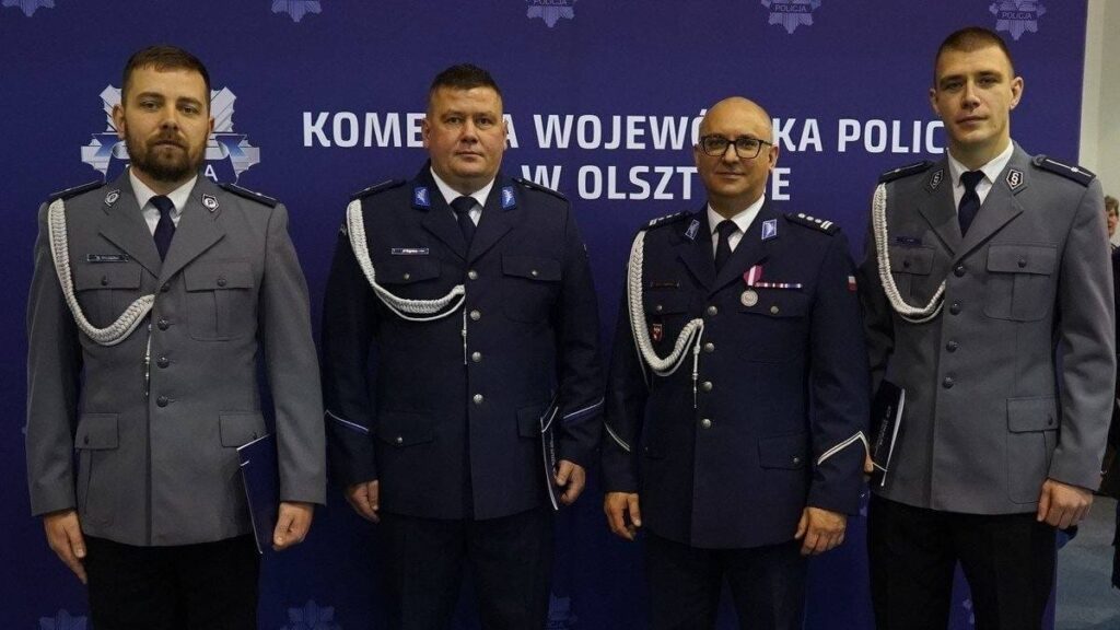Nowi policjanci w regionie - złożyli ślubowanie 16 Nowi policjanci w regionie - złożyli ślubowanie
