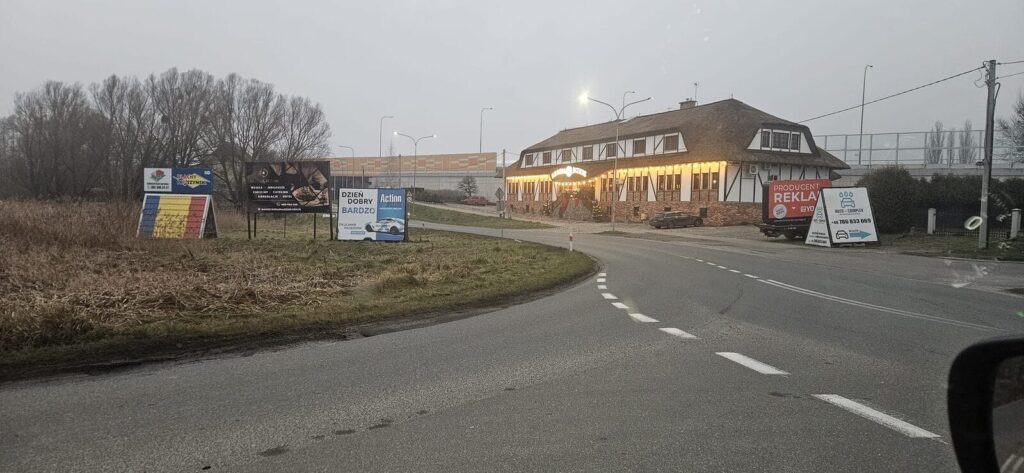 Ostróda: Reklamy Zagrożeniem Dla Kierowców. Radna Apeluje O Usunięcie
