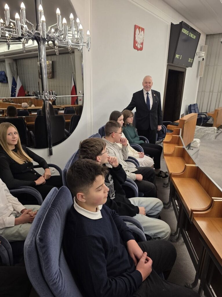 Uczniowie Sp5 W Parlamencie — Lekcja Wiedzy O Społeczeństwie