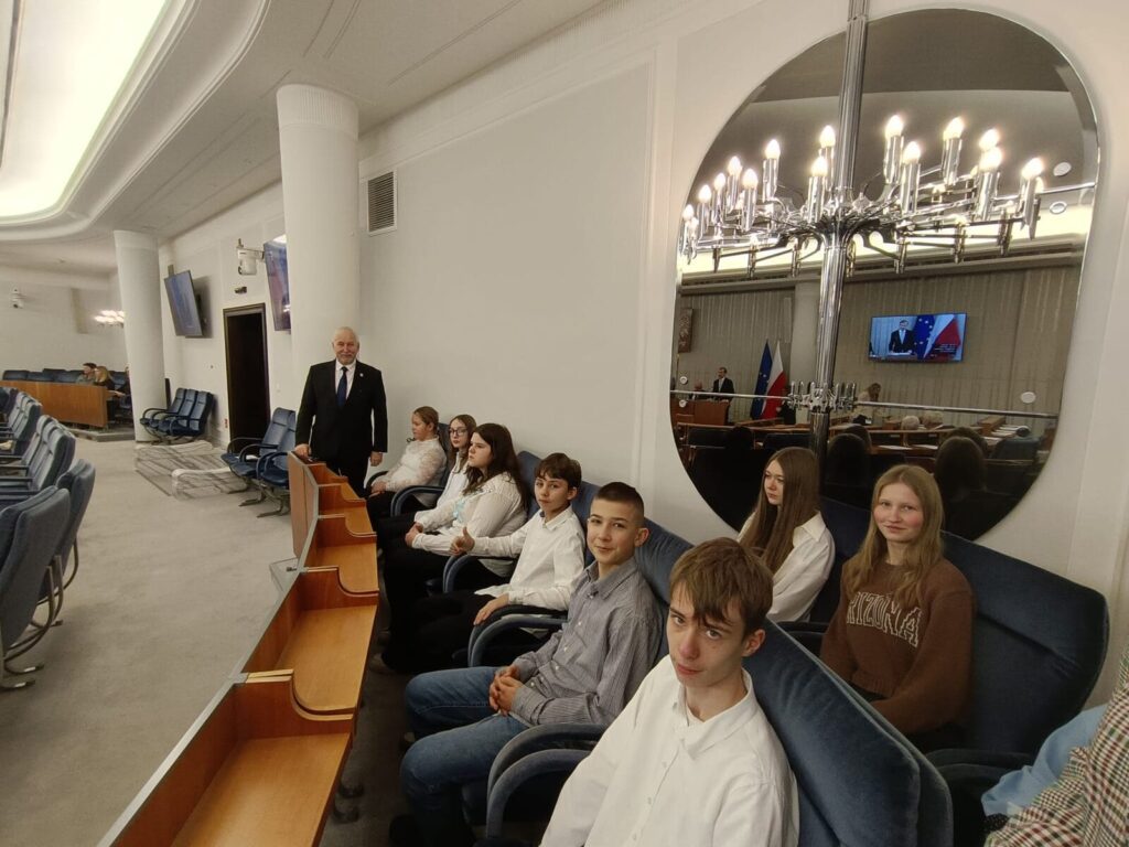 Uczniowie Sp5 W Parlamencie — Lekcja Wiedzy O Społeczeństwie
