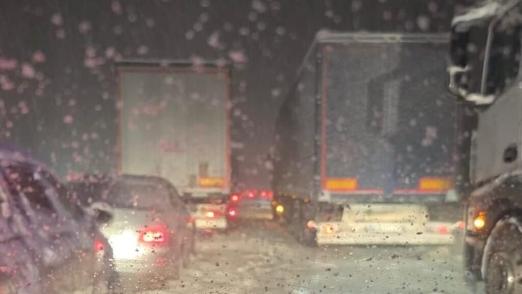 Śnieżyca nad Ostródą. Są wyłączenia prądu — minister ogłasza alert gotowości dla wojska! 14 Śnieżyca nad Ostródą. Są wyłączenia prądu — minister ogłasza alert gotowości dla wojska!