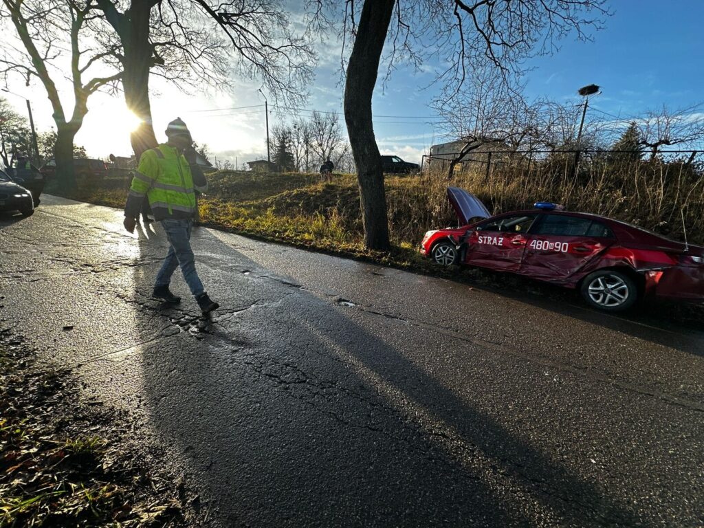 Wypadek w Zajączkowie. Zderzenie ciągnika z radiowozem strażackim! 2 Wypadek W Zajączkach. Zderzenie Ciągnika Z Radiowozem Strażackim!
