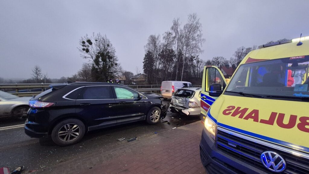Wypadek Na Wiadukcie W Ostródzie. Spore Utrudnienia O Poranku