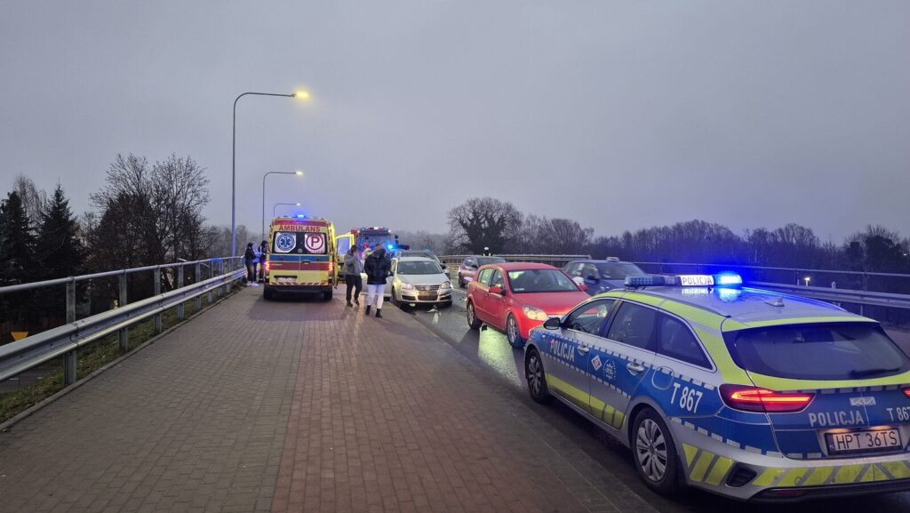 Wypadek Na Wiadukcie W Ostródzie. Spore Utrudnienia O Poranku