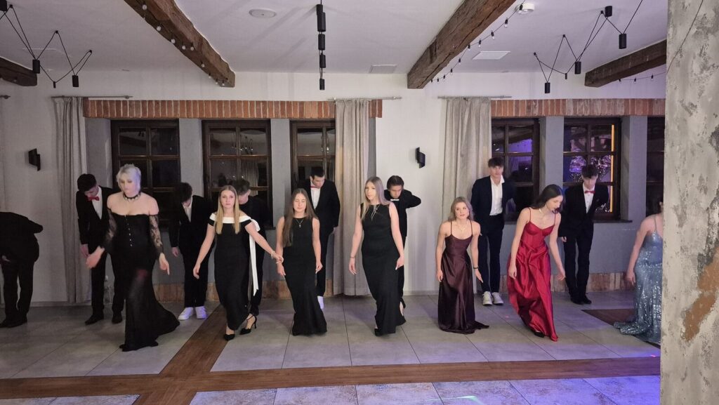 Studniówki 2026 - rozpoczęło się symboliczne odliczanie do matury w powiecie ostródzkim 4 Studniówki 2026 - Rozpoczęło Się Symboliczne Odliczanie Do Matury W Powiecie Ostródzkim