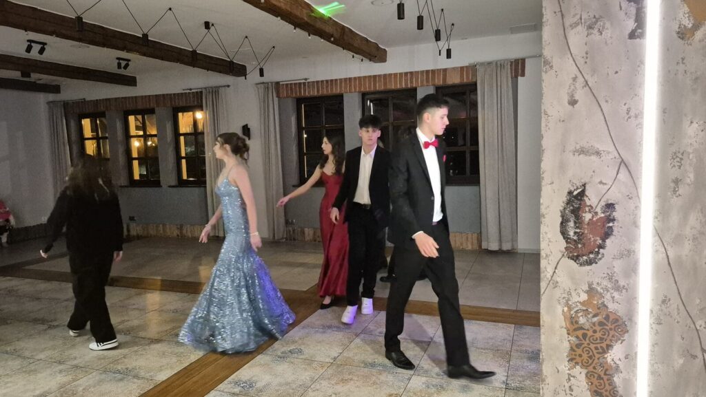 Studniówki 2026 - rozpoczęło się symboliczne odliczanie do matury w powiecie ostródzkim 13 Studniówki 2026 - Rozpoczęło Się Symboliczne Odliczanie Do Matury W Powiecie Ostródzkim