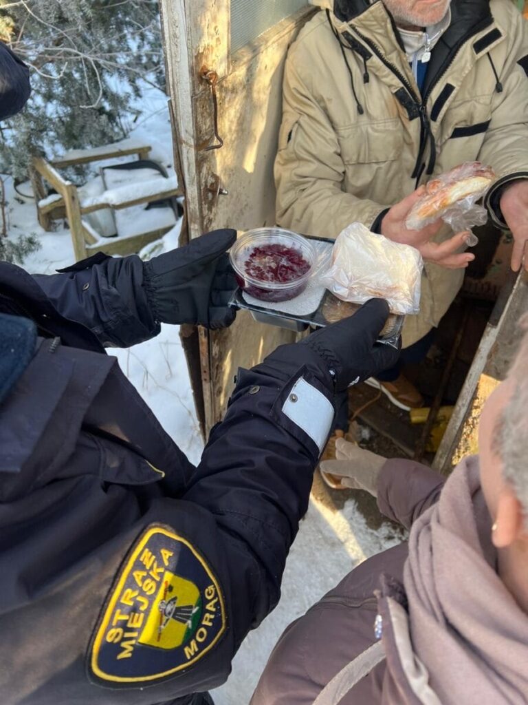 Policjanci I Strażnicy Miejscy Ruszyli Ze Wsparciem Dla Osób Bezdomnych