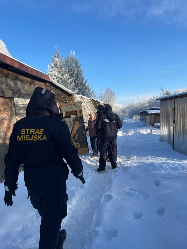 Policjanci I Strażnicy Miejscy Ruszyli Ze Wsparciem Dla Osób Bezdomnych