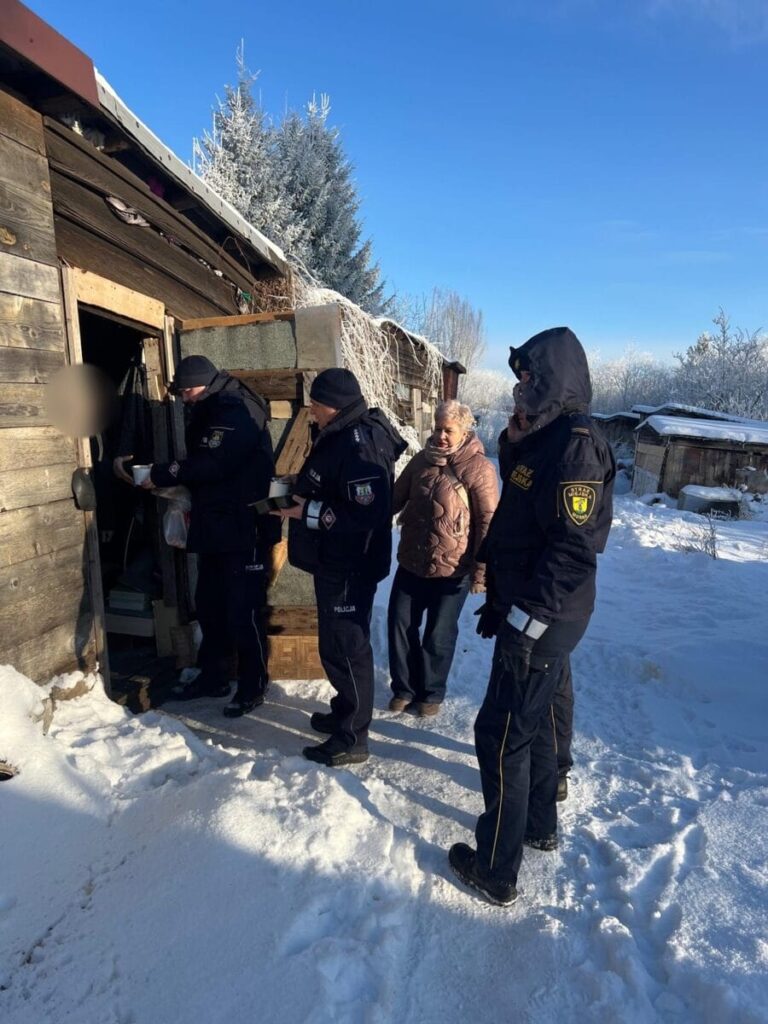 Policjanci I Strażnicy Miejscy Ruszyli Ze Wsparciem Dla Osób Bezdomnych