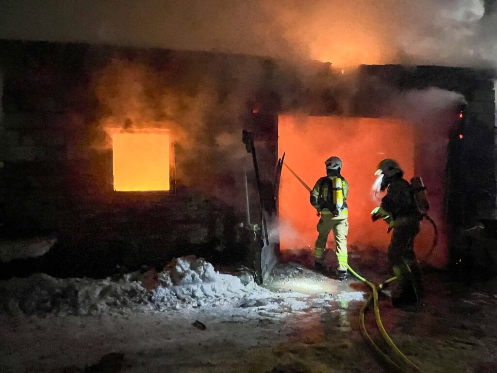 Nocny pożar garażu w Idzbarku 4 Nocy Pożar Garażu W Idzbarku