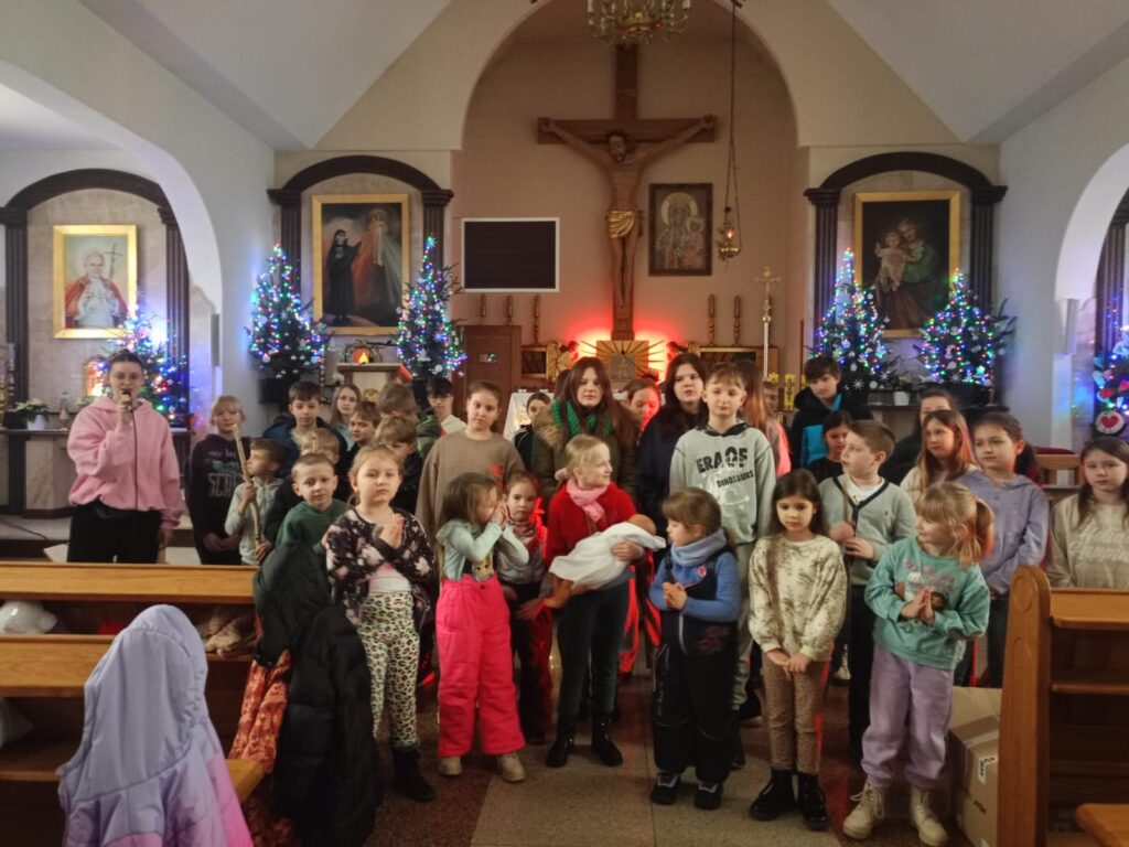 Dzieci zapraszają na swój występ. Jasełka w kościele na osiedlu Plebiscytowym 2 Dzieci Zapraszają Na Swój Występ. Jasełka W Kościele Na Osiedlu Plebiscytowym