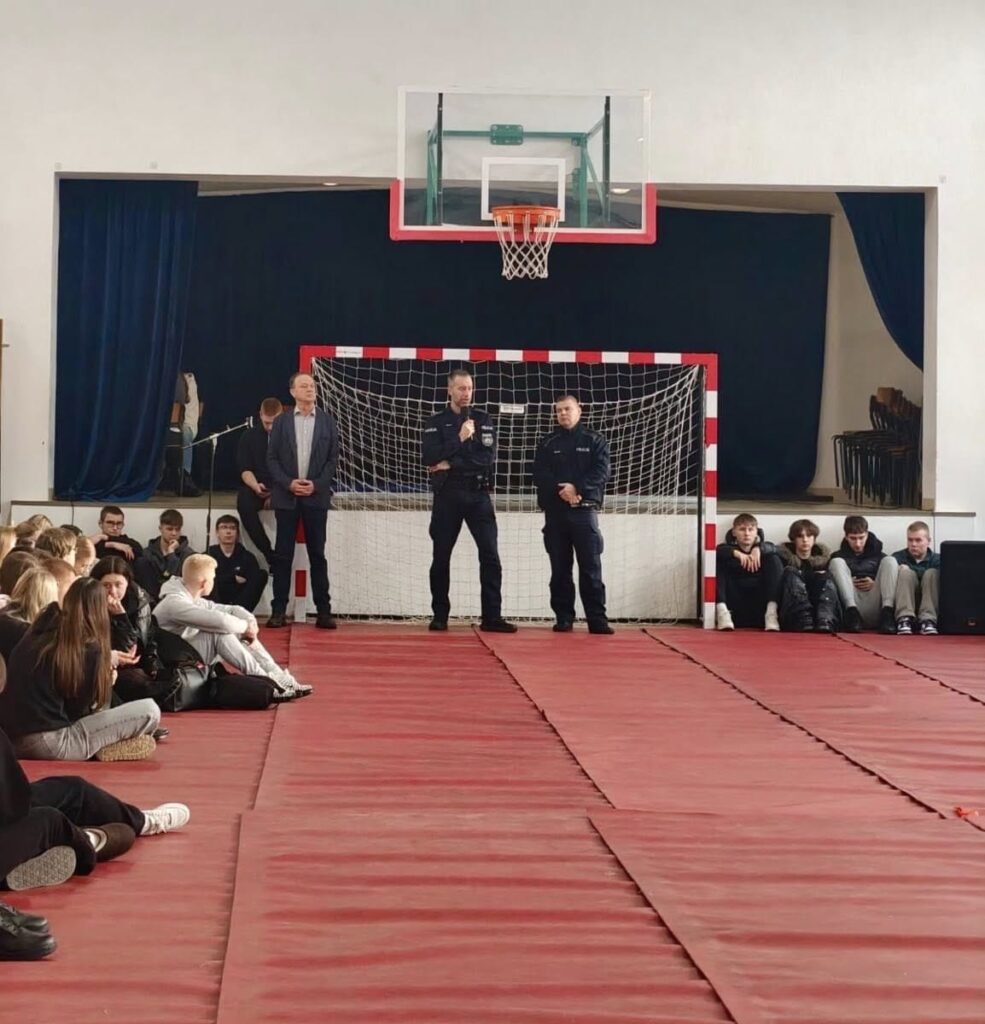 Policja Reaguje Na Bójkę W Ekonomiku. Było Spotkanie Z Uczniami