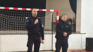 Policja reaguje na bójkę w Ekonomiku. Było spotkanie z uczniami