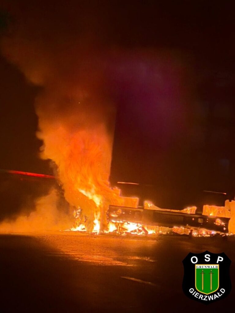 Pożar naczepy na S7 koło Olsztynka. Strażacy znów bez spokojnej nocy 5 Foto Osp Gierzwałd/ Pożar Naczepy Na S7