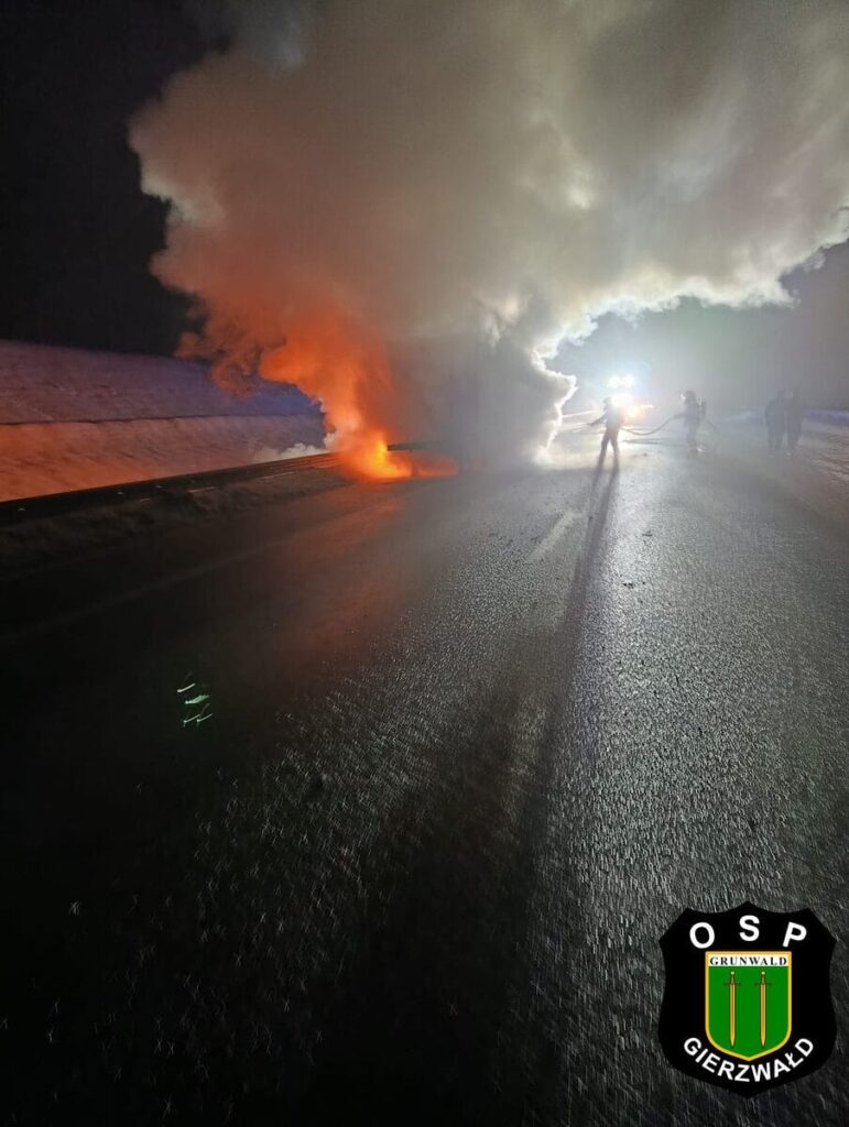 Pożar naczepy na S7 koło Olsztynka. Strażacy znów bez spokojnej nocy 4 Foto Osp Gierzwałd/ Pożar Naczepy Na S7
