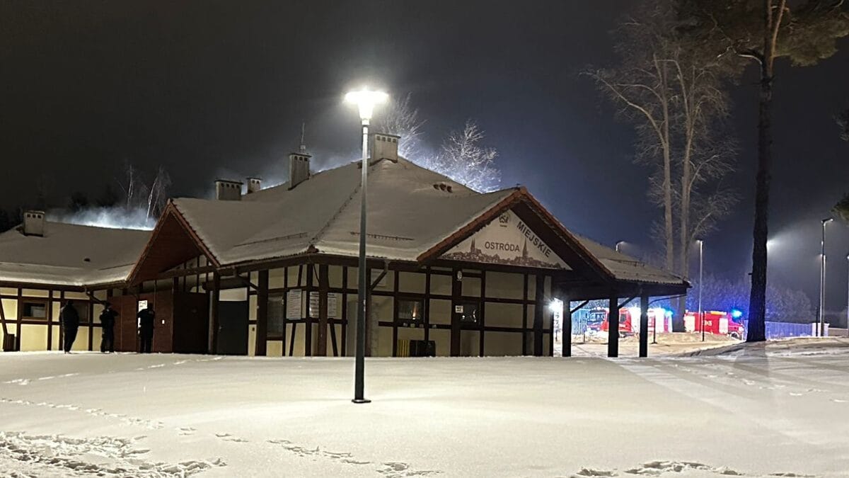 Pożar wypożyczalni przy plaży w Ostródzie. Szybka reakcja służb uratowała miejskie mienie 1 Pożar Wypożyczalni W Ostródzie