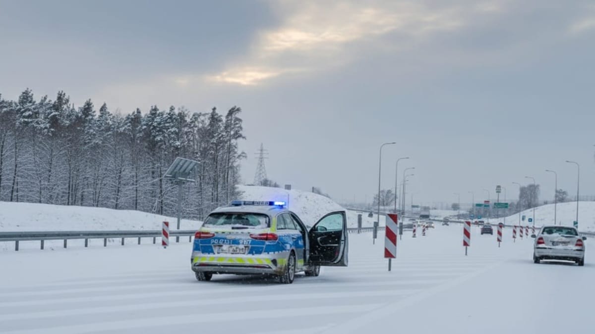Policyjna Grupa Speed Na Łowach — Mercedes Szybszy Od Porsche