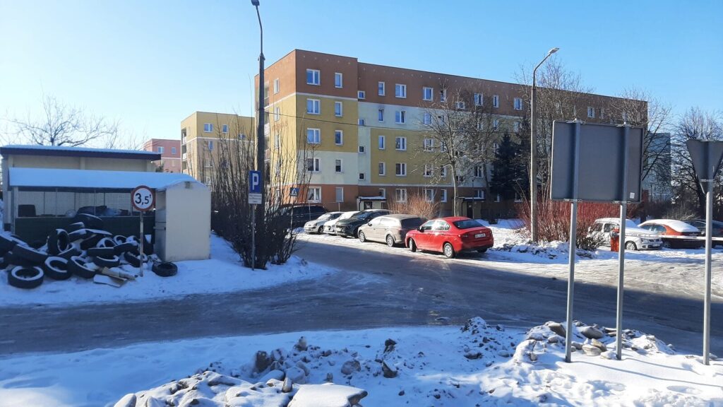 Samochody na flaku — wandal przecinał opony na Chrobrego w Ostródzie! 3 Samochody Na Flaku — Wandal Przecinał Opony Na Chrobrego W Ostródzie!