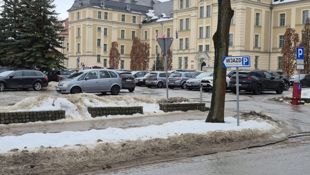 Remont Parkingu Przed Starostwem Powiatowym. Gdzie Zaparkujemy Na Czas Prac?
